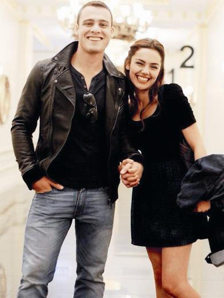 Serenay Sarıkaya aileye girdi