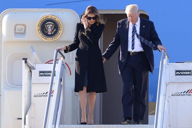 Melania, Trump'ın elini yine havada bıraktı