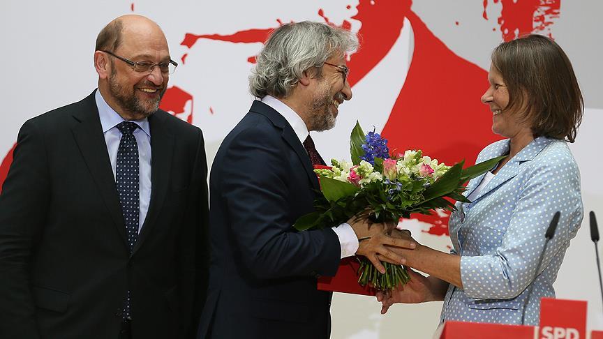 Can Dündar Almanya'dan ödül aldı