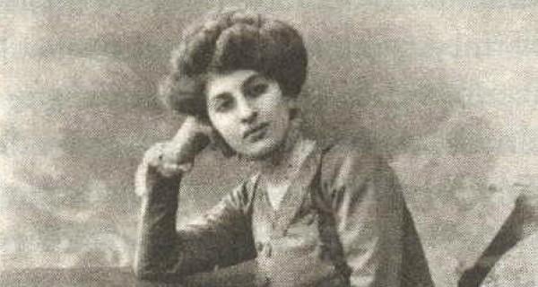 Fatma Aliye Topuz kimdir