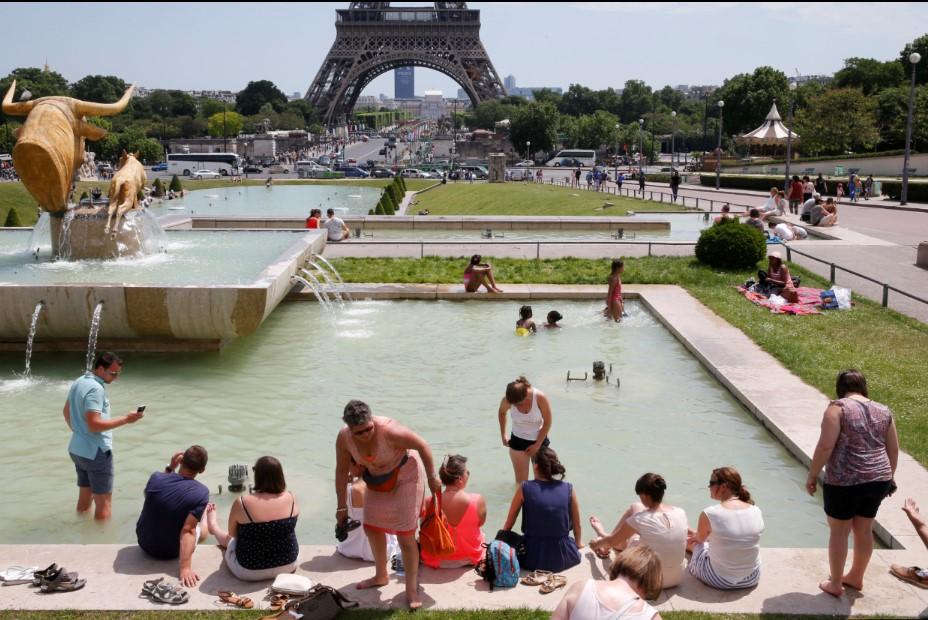 Fransızlar çeşmede serinledi