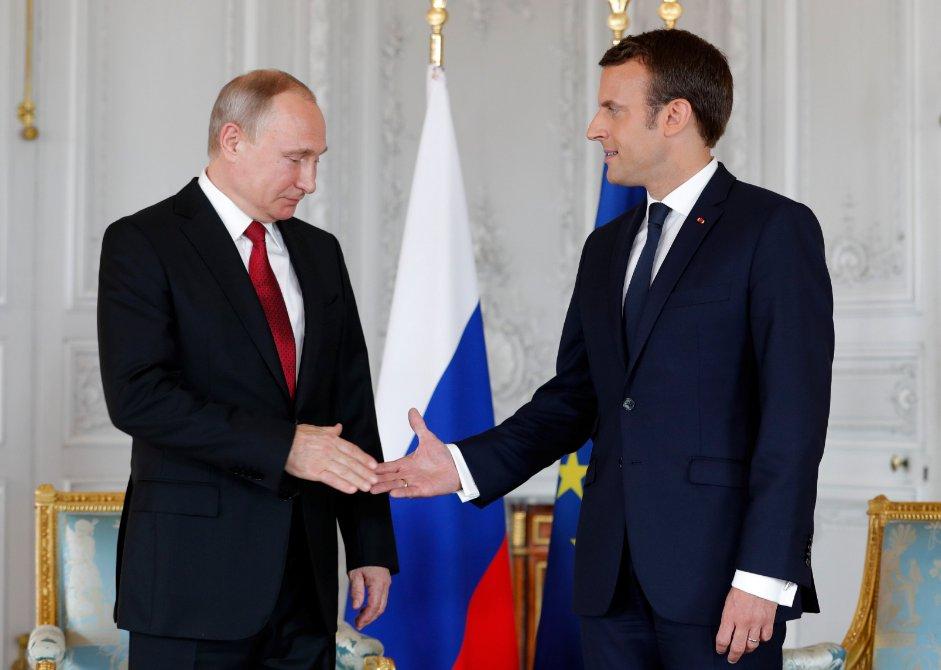 Putin ve Macron bir araya geldi