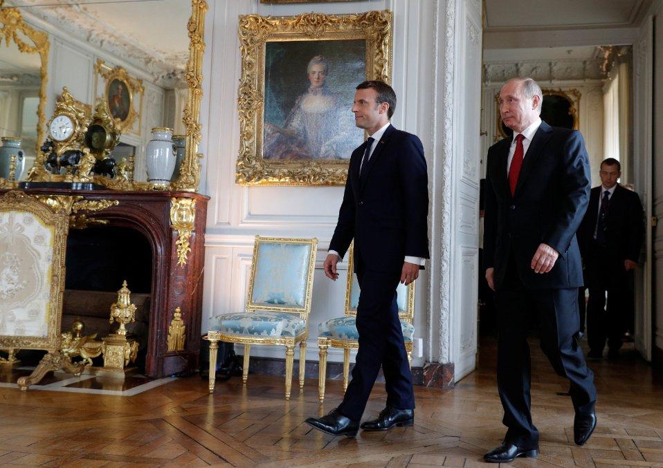 Putin ve Macron bir araya geldi