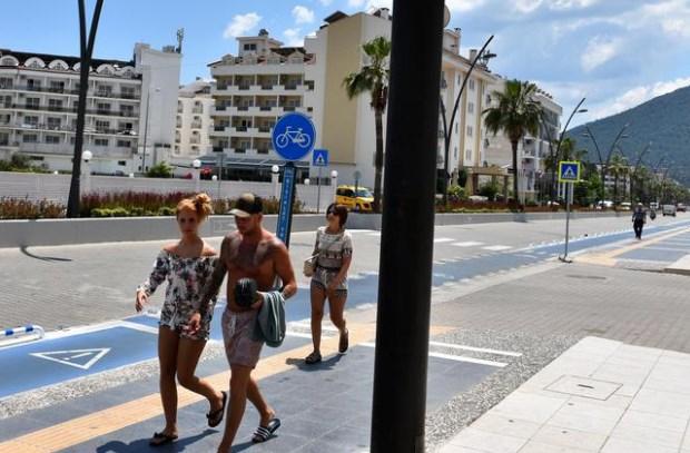Marmaris sahilleri turistlere kaldı