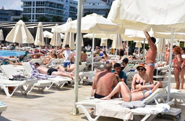 Marmaris sahilleri turistlere kaldı