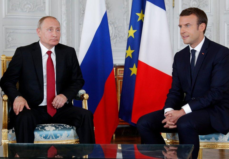 Putin ve Macron bir araya geldi
