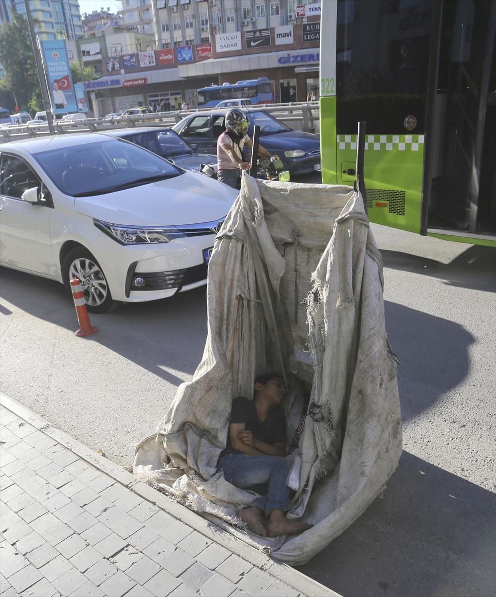 Kağıt toplayan çocuğun uykusu