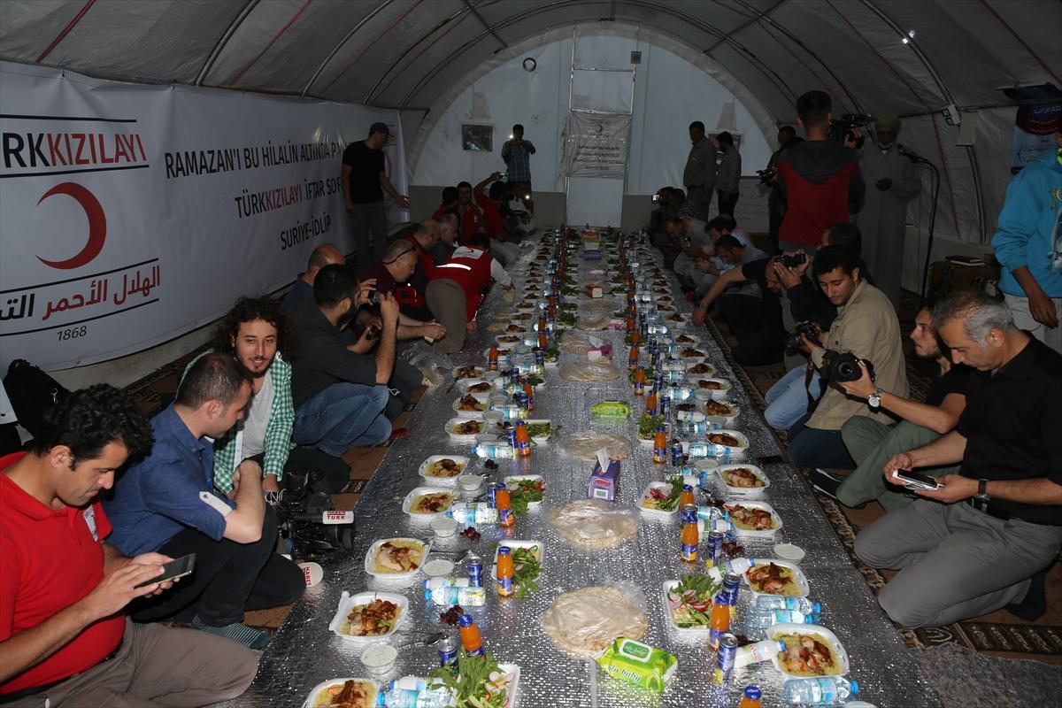 Türk Kızılayı Başkanı Kınık iftarını İdlib'de yaptı