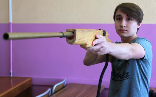 Lise öğrencisinden 'elektromanyetik silah'