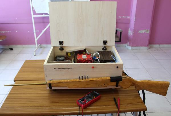 Lise öğrencisinden 'elektromanyetik silah'