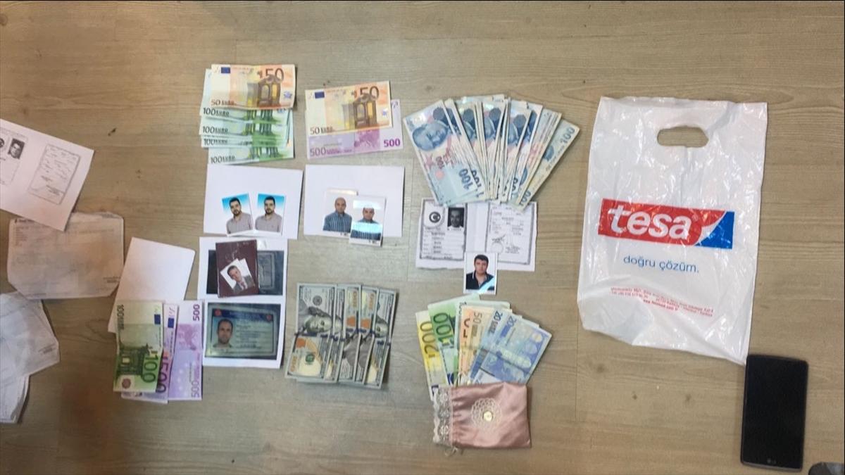 Yurt dışına kaçmak isteyen FETÖ'cüler paralarla yakalandı