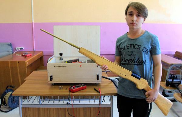 Lise öğrencisinden 'elektromanyetik silah'