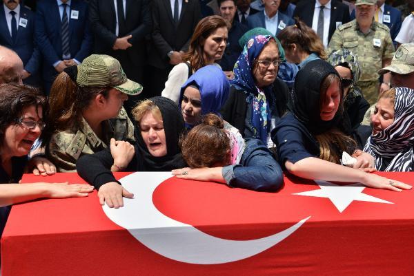 Helikopter şehidi pilot yüzbaşıya veda