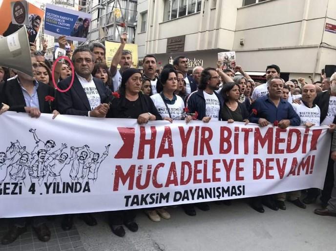 HDP ve CHP'li vekiller kırmızı yularlı terörist için yürüdü