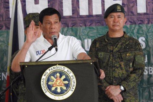 Duterte: Babanı da eleştirdin mi