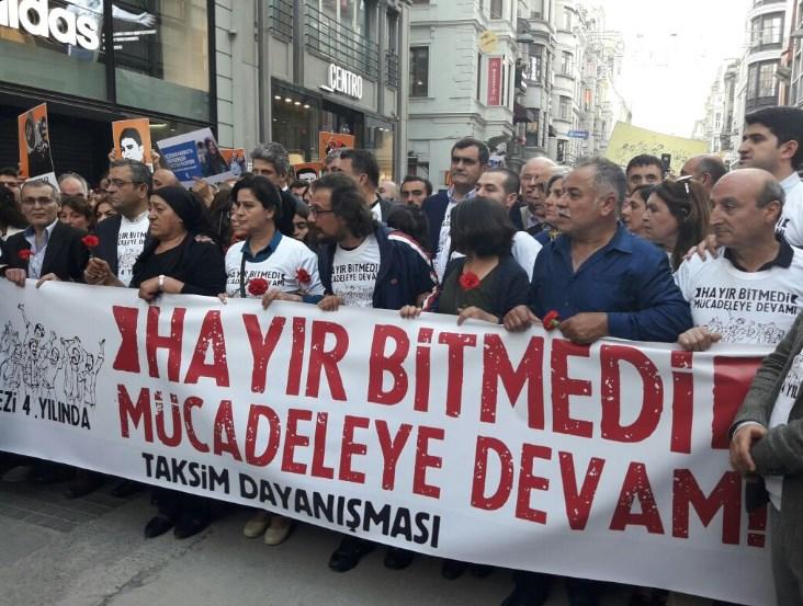 HDP ve CHP'li vekiller kırmızı yularlı terörist için yürüdü