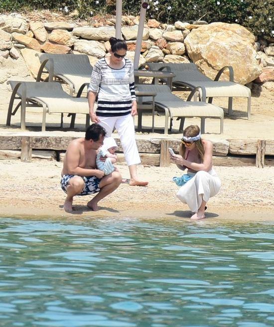 Gülşen bebeği Azur'la tatilde