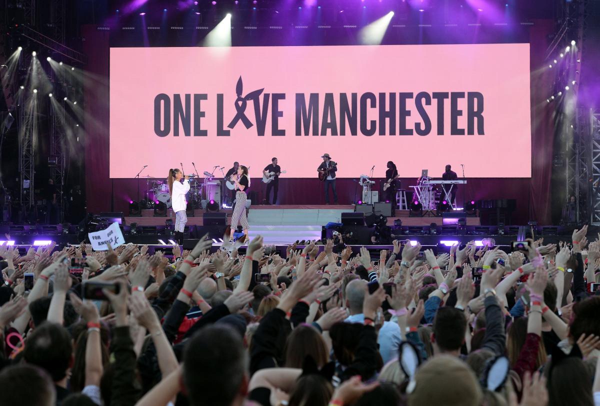 Manchester’da 50 bin kişilik yardım konseri düzenlendi