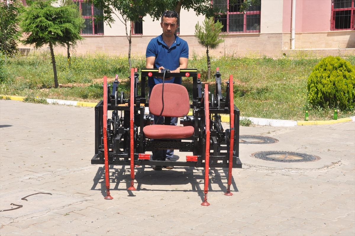 Liseli gençler 'mayın arama robotu' yaptı