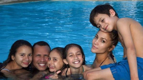 Jennifer Lopez'in havuz keyfi