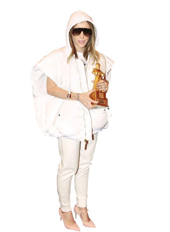 Gülşen'in geceye damga vuran kıyafeti