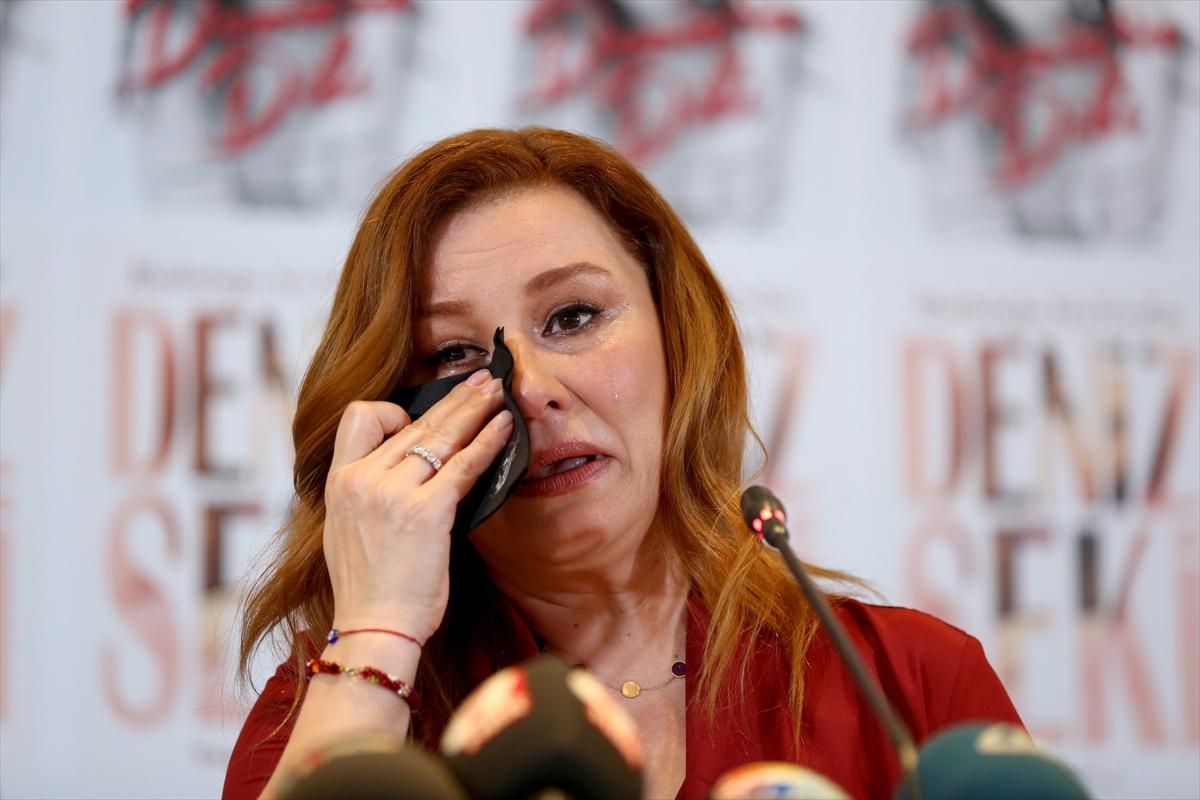 Deniz Seki basın toplantısında reklam yaptı