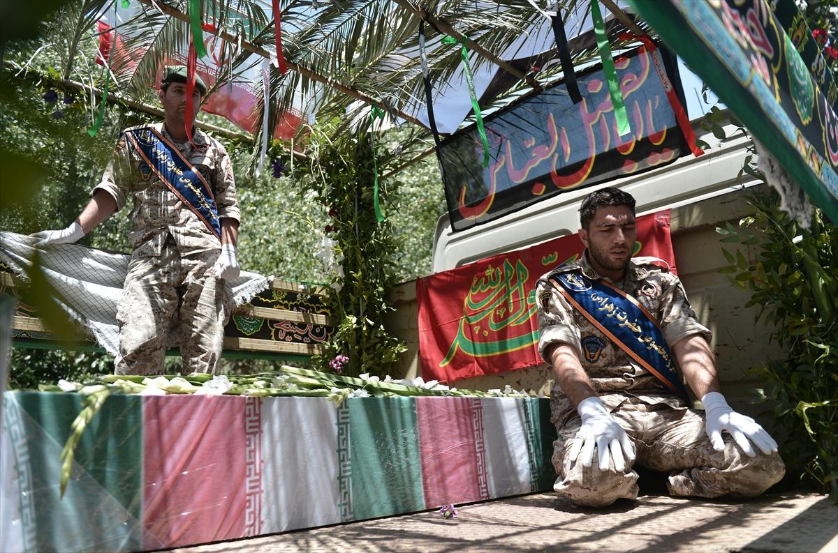 İran'da 'Suudi Arabistan'a ölüm' sloganları atıldı