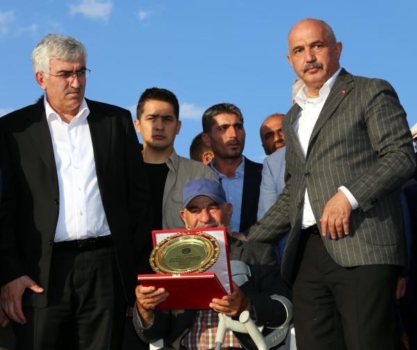 Etçi Nusret'ten Erzurum'daki köyüne külliye