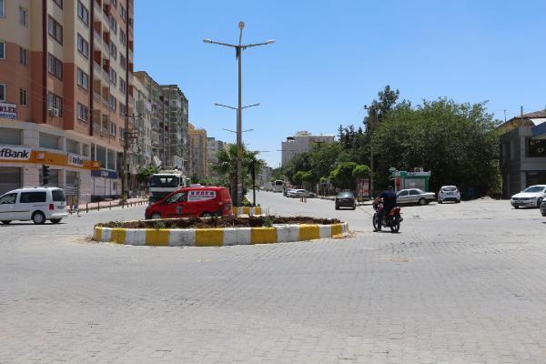 Mardin'de kayyum Uğur Kaymaz'ın heykelini kaldırdı