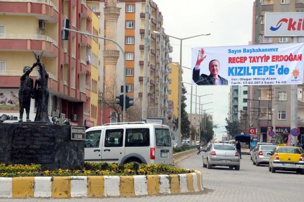 Mardin'de kayyum Uğur Kaymaz'ın heykelini kaldırdı