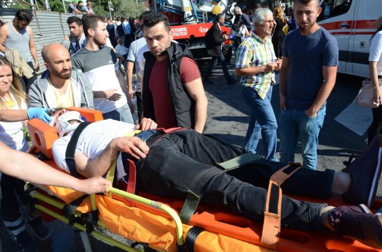 Söğütlüçeşme'de metrobüs kazası