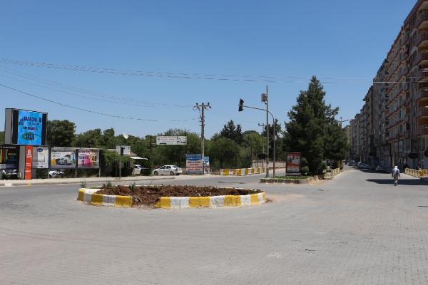 Mardin'de kayyum Uğur Kaymaz'ın heykelini kaldırdı