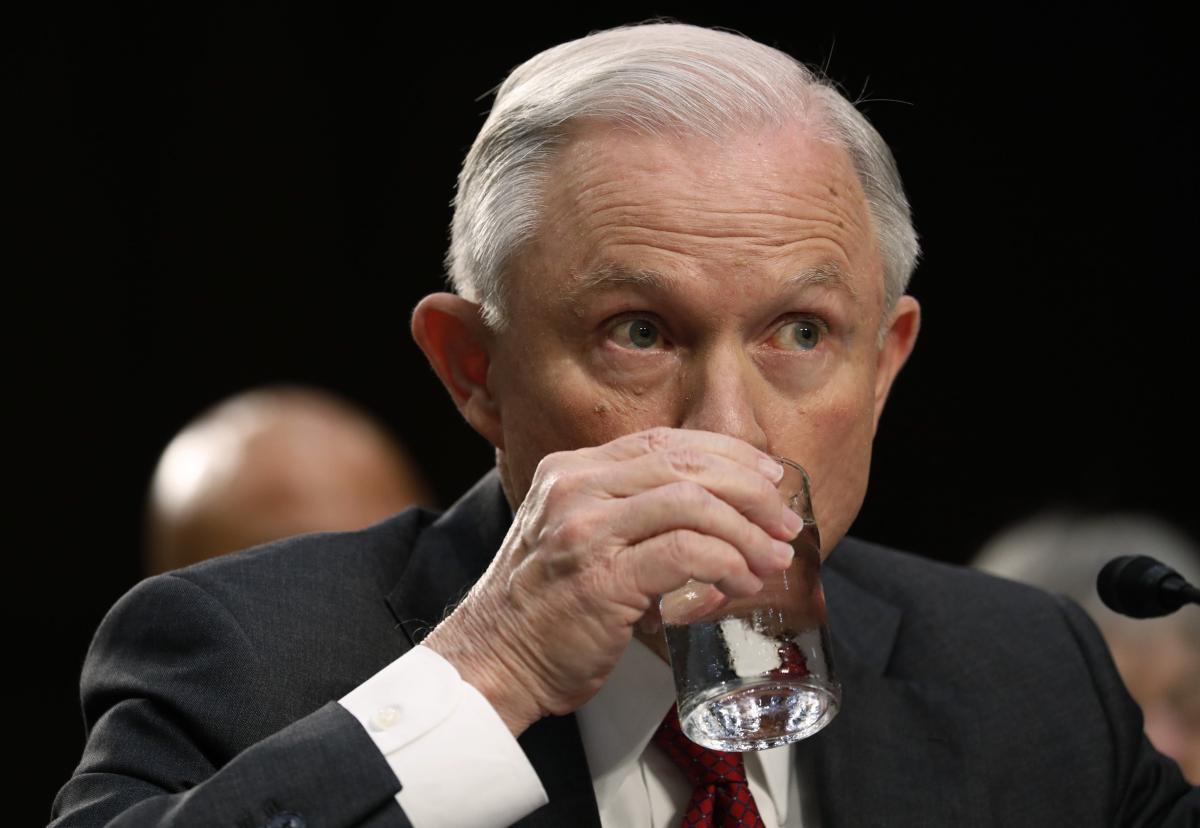 Sessions Rusya iddialarını reddetti