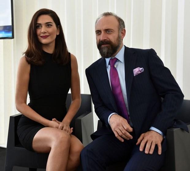 Ergenç Ailesi Sakız Adası'ndan villa alıyor