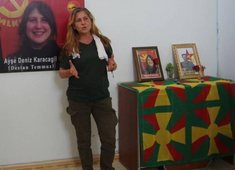 Kırmızı fularlı teröristin annesi terörü övüyor