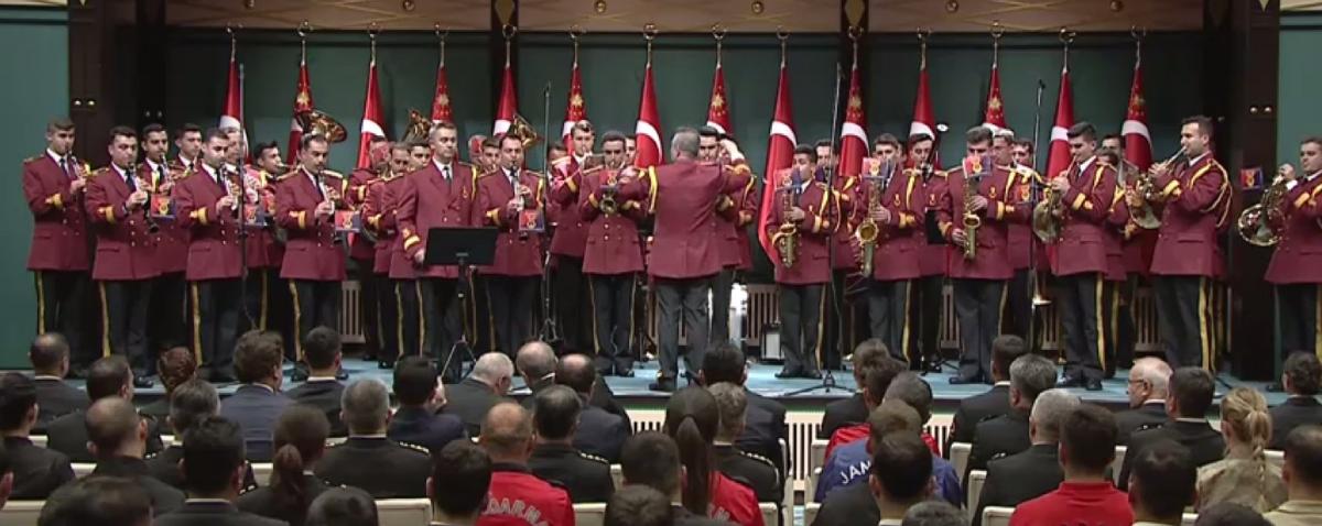 Jandarma bandosunun Diriliş Ertuğrul performansı