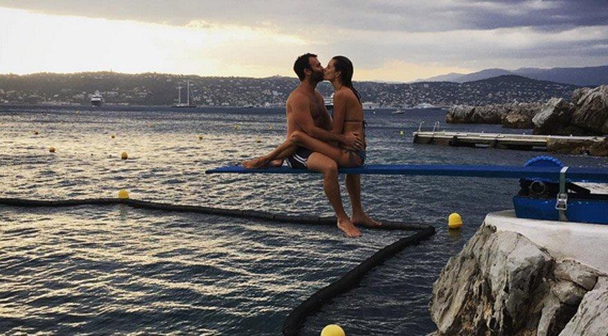 Alessandra Ambrosio tramplen üzerinde aşka geldi