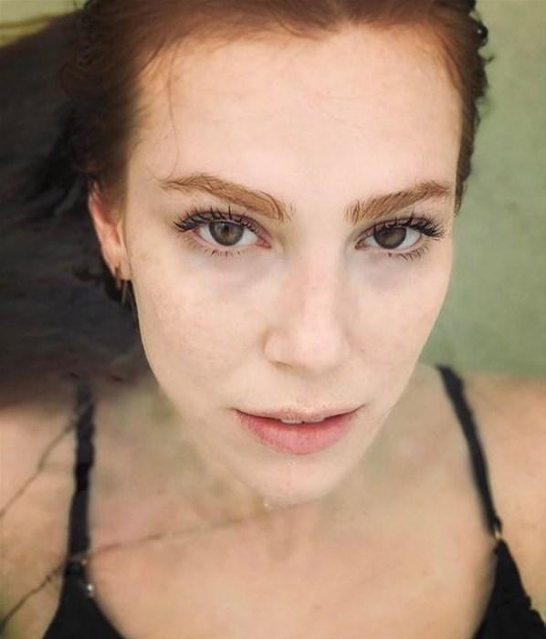 Makyajsız Elçin Sangu