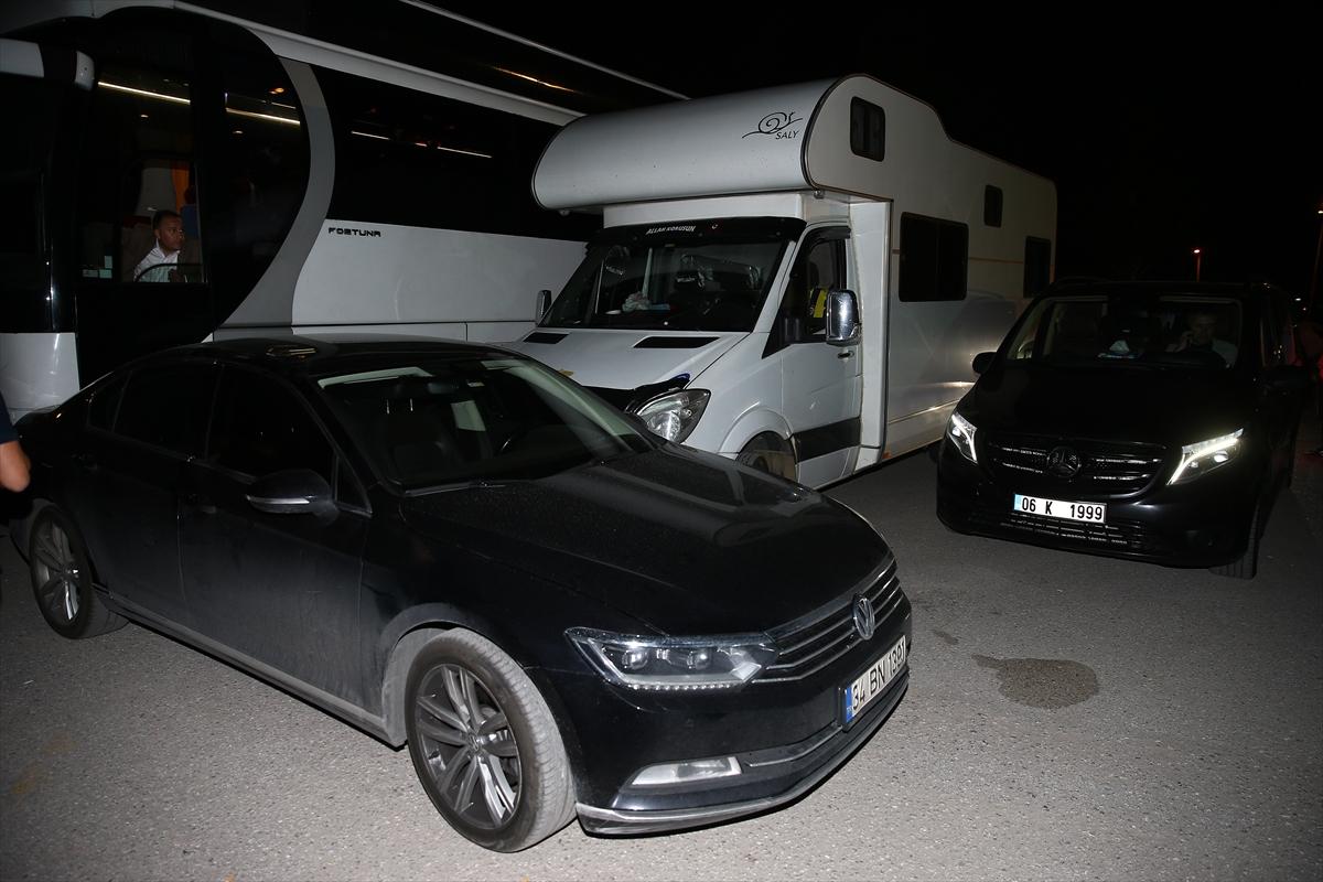 CHP'liler hipodrom yakınında uykuya geçti