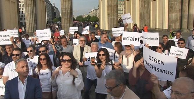 Almanya'da 300 kişilik adalet yürüyüşü