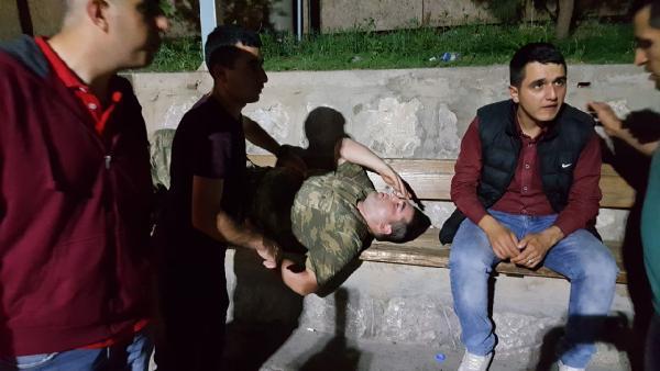 Manisa'da 500 asker hastaneye kaldı