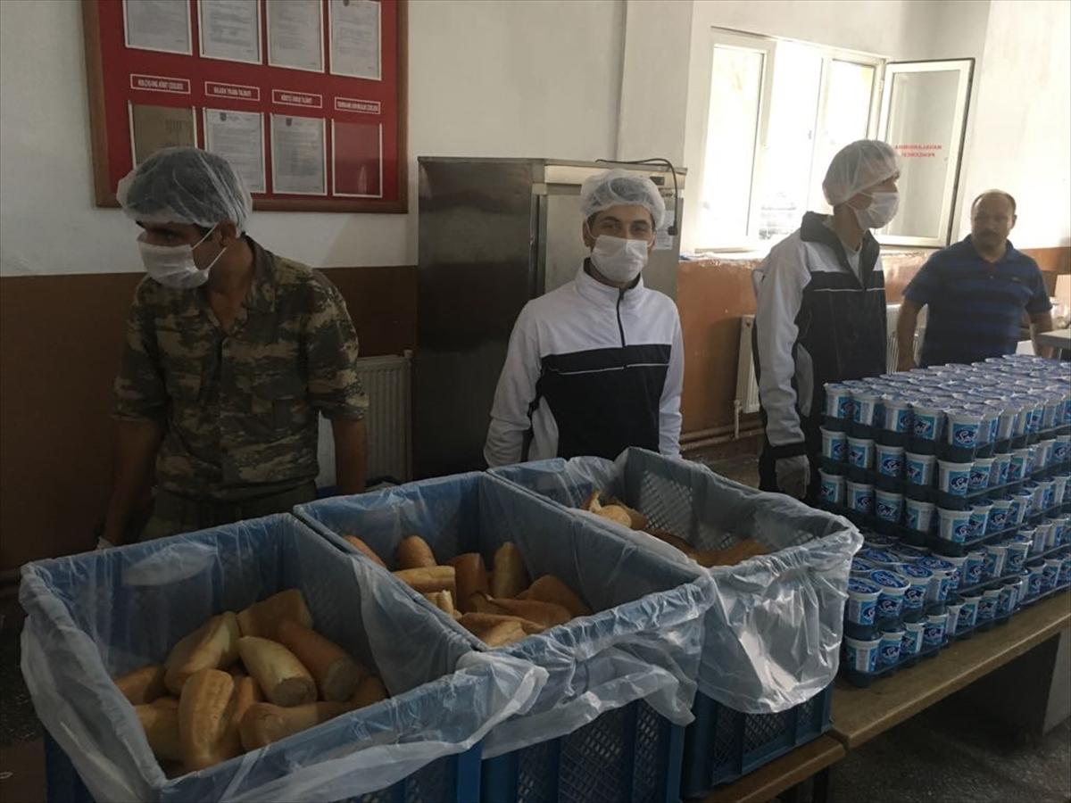 Manisa'daki askerlerin yemeğini valilik organize edecek