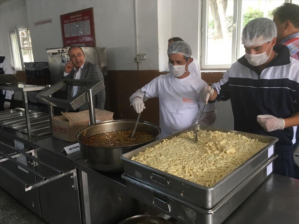 Manisa'daki askerlerin yemeğini valilik organize edecek