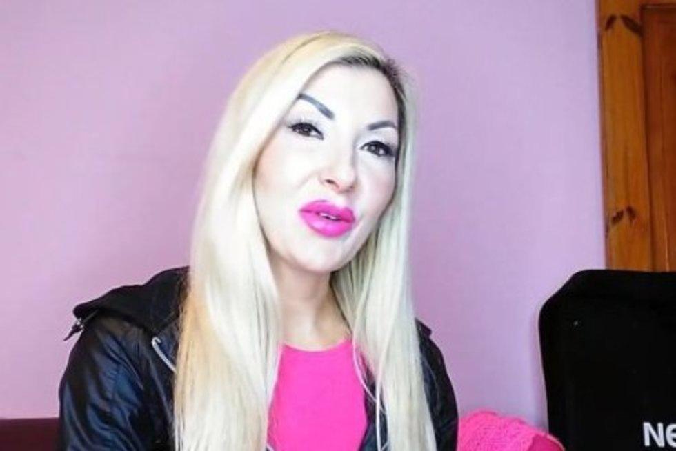 46 yaşındaki Barbie bebek