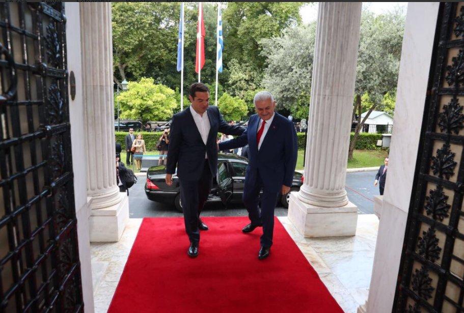 Çipras'a Yunanistan'a sığınan darbeciler soruldu