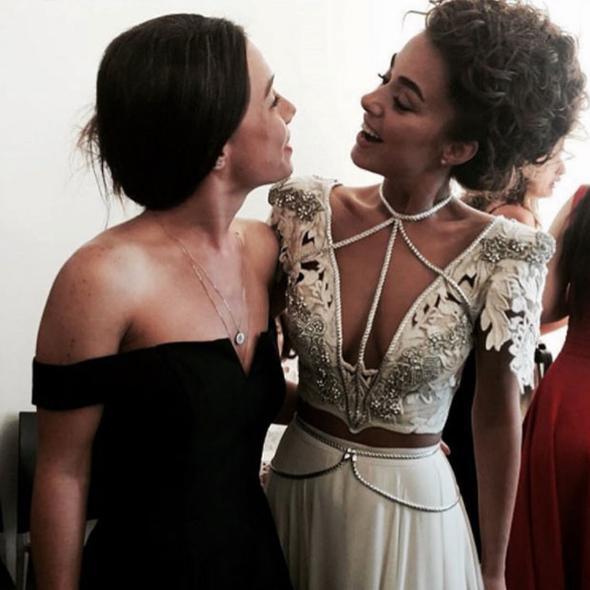 Bensu Soral güzelliğiyle galaya damgasını vurdu