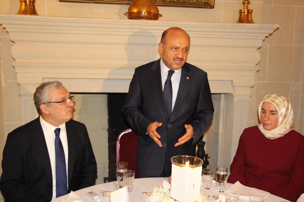 Milli Savunma Bakanı Işık Paris'te