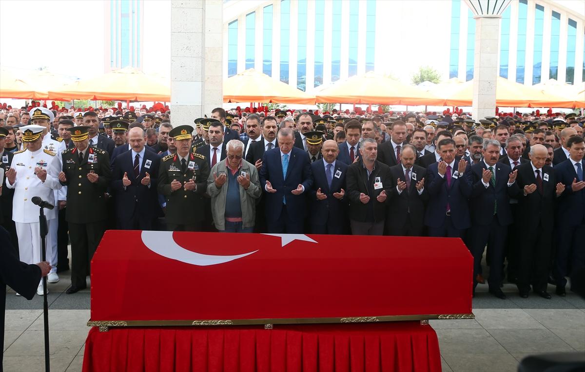 Devlet erkanı şehit cenazesinde