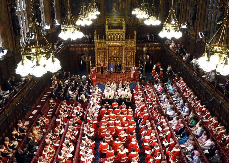 Kraliçe Elizabeth Parlamento'da konuştu