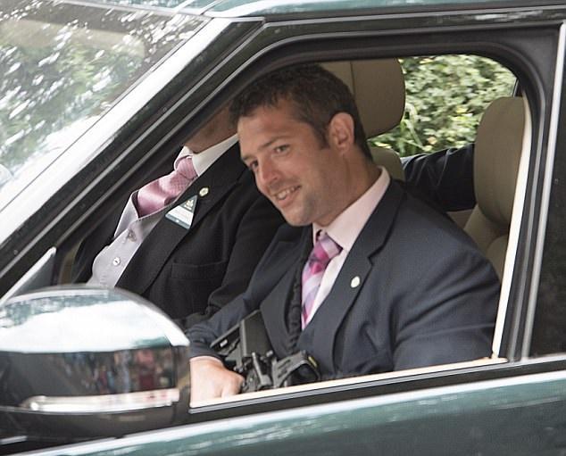 İngiltere'deki geleneksel at yarışında terör korkusu